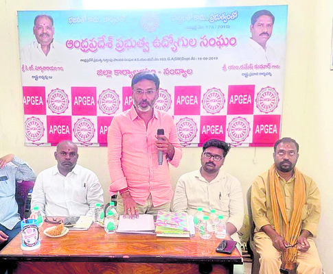 శ్రీగిరి కిటకిట 1