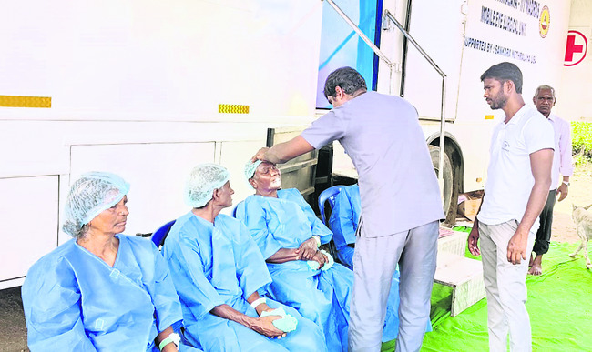 నిరుపేదల కళ్లలో వెలుగులు 1