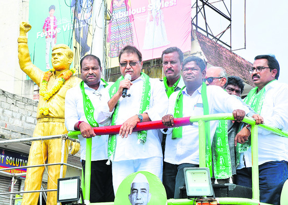 రాజకీయాల్లో అగ్రవర్ణాల ఆధిపత్యం కొనసాగుతోంది1