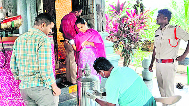 విద్యుత్ షార్ట్ సర్క్యూట్తో పెంకుటిల్లు దగ్ధం1