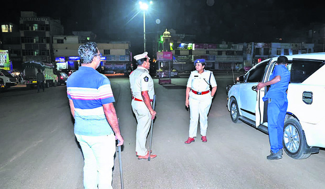 మద్యం తాగి వాహనాలు నడుపుతూ.. 1