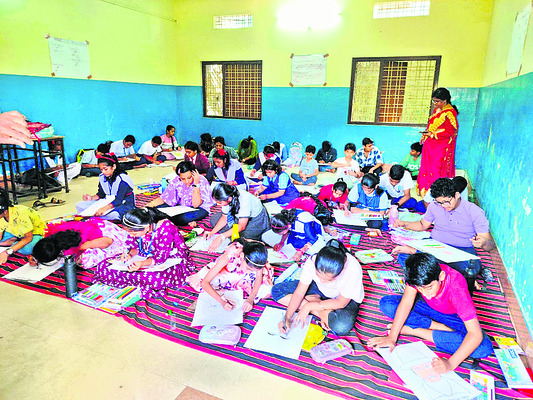 చిత్రలేఖన పోటీలకు విశేష స్పందన 1