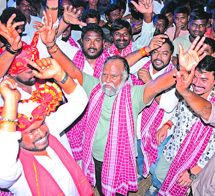 సదర్లో జగ్గారెడ్డి సందడి 
1
