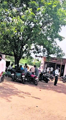 అడుగడుగునా ‘మందు’పాతర్లు3