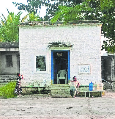 ముప్పై ఏళ్లుగా ముగ్గురికే.. 1