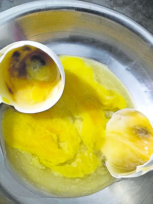 పాడైనగుడ్లు పంపిణీ1