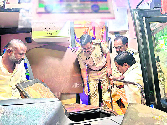 ఐక్యతతోనే సమస్యల పరిష్కారం 2