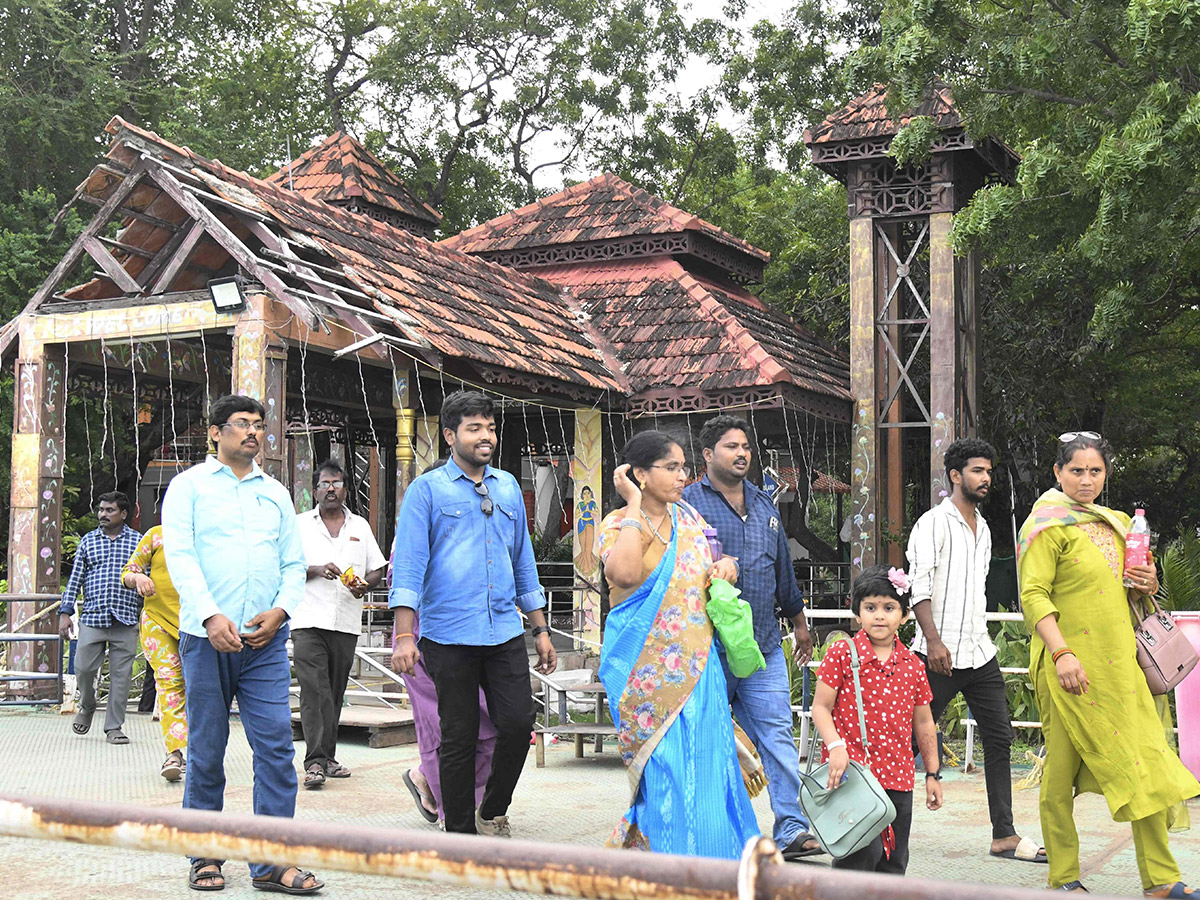 Karthika Masam 2025 : Vanabhojanalu In Bhavani Island Vijayawada4