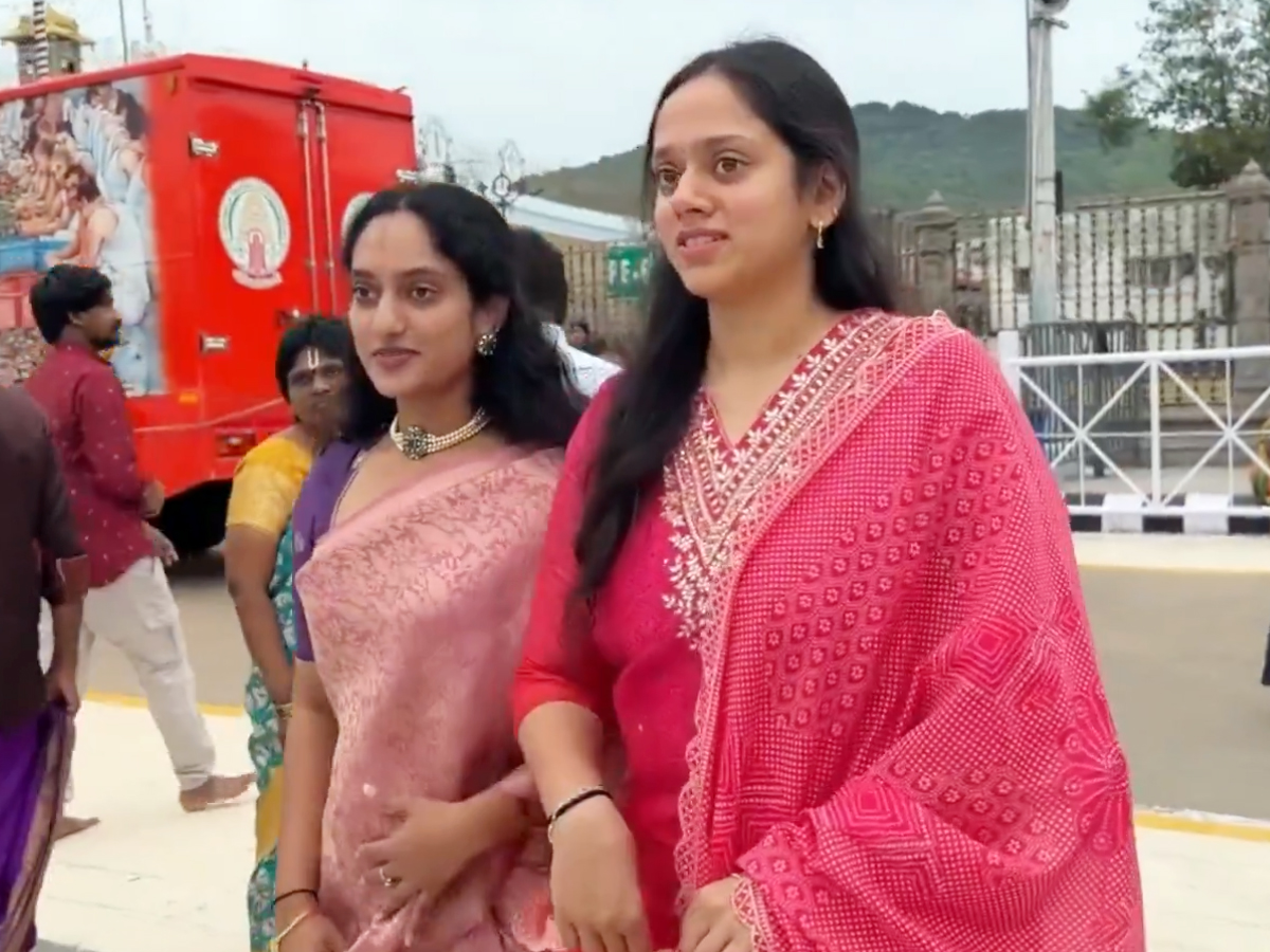 Prabhas' younger sister in Tirumala Srivari Seva (Photos)3
