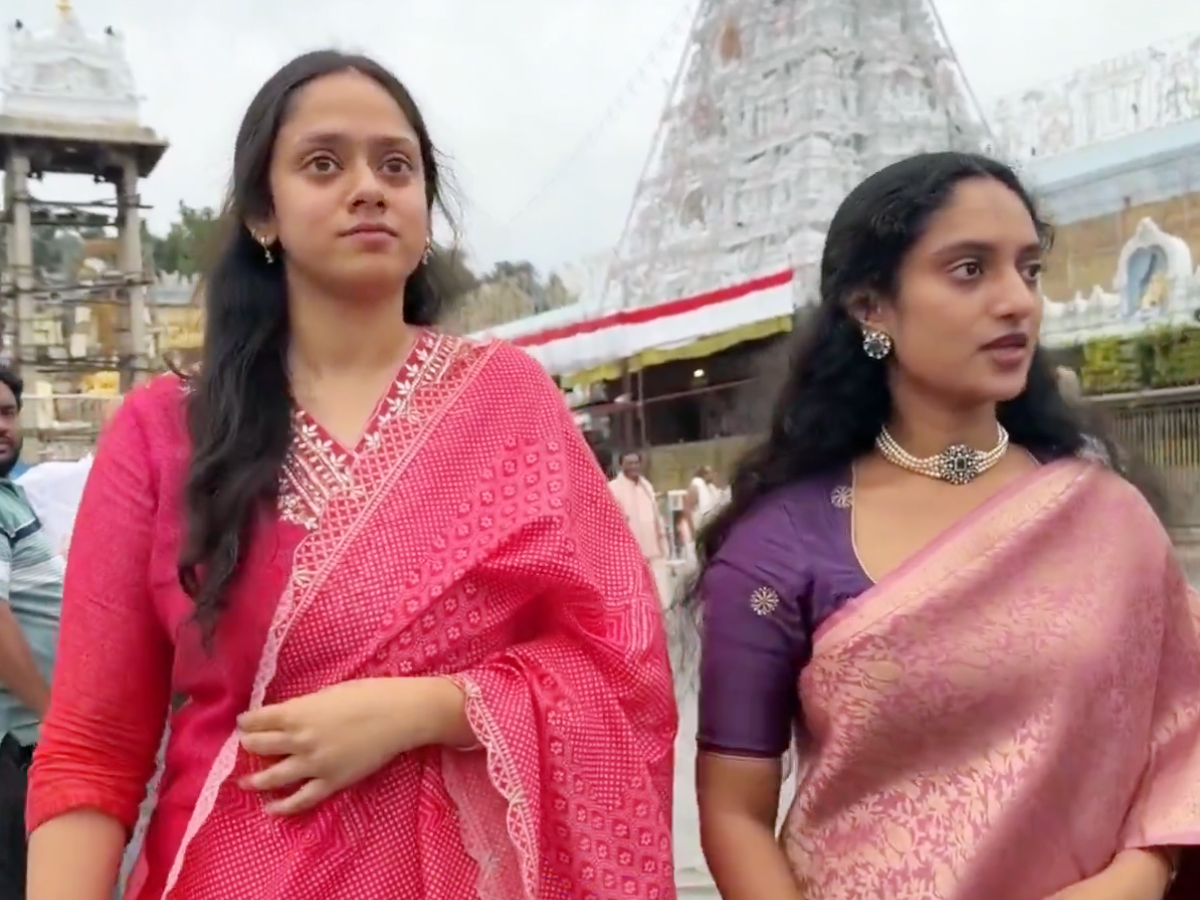 Prabhas' younger sister in Tirumala Srivari Seva (Photos)4