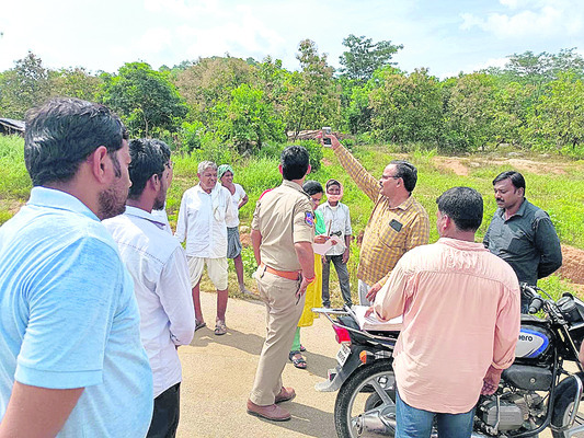 కుప్పలు.. తిప్పలు!1