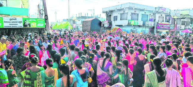 కనుల పండువగా పల్లకీ సేవ 1