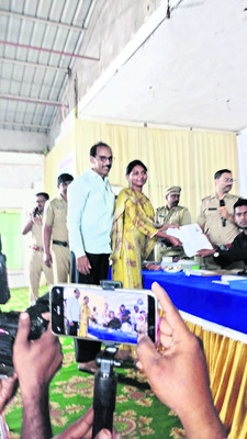 లక్కీ భాస్కర్లు!1