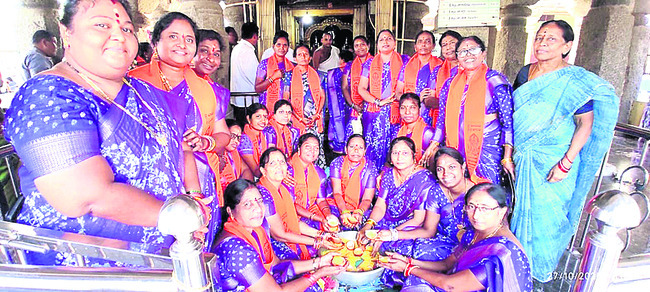 అమ్మవారికి    ఒడిబియ్యం సమర్పణ1