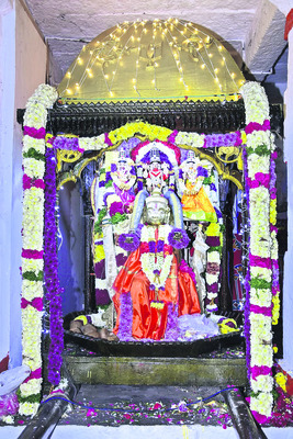 హనుమద్వాహనంపై కురుమతిరాయుడు  
1