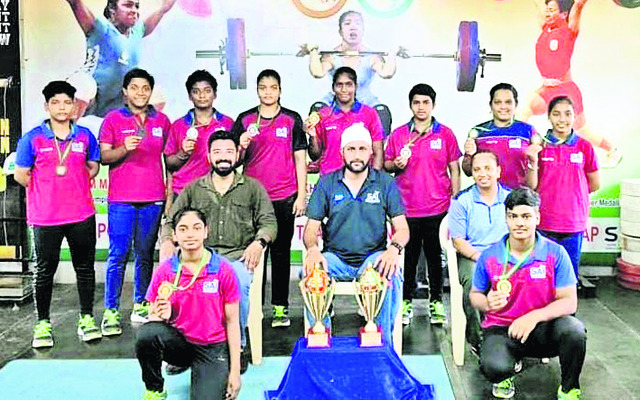 శాయ్‌ లిఫ్టర్లకు పతకాల పంట 2