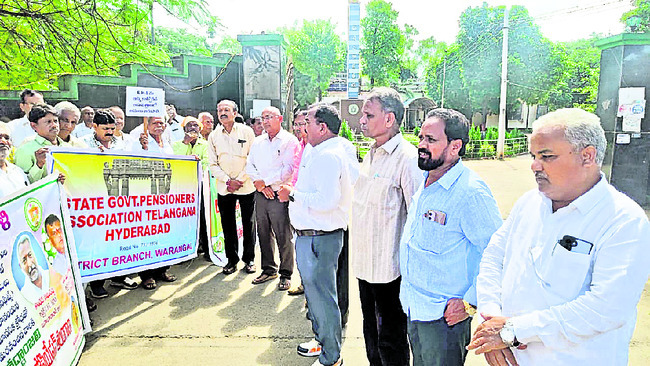 కుటుంబాలతో కలిసి  ధర్నా చేస్తాం
1
