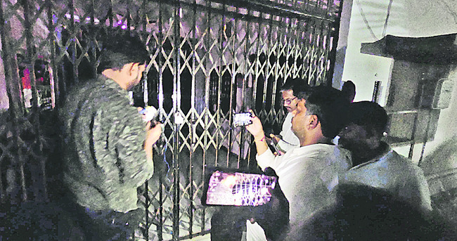 ప్రజావాణి అర్జీలను  పెండింగ్‌లో పెట్టొద్దు 1