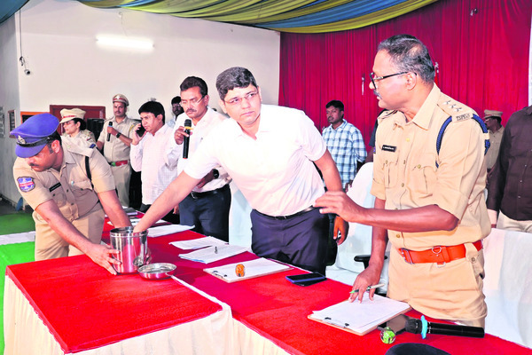 లక్కున్నోళ్లు!1