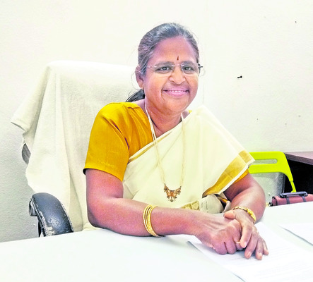 అధ్వాన రోడ్డుపై ప్రజల ఆందోళన 1