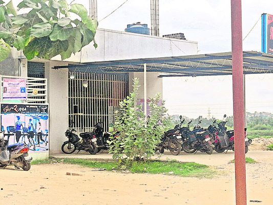 కుప్పం సాక్షిగా.. హైవే పక్కనే కిక్కు 1