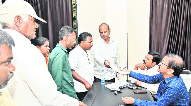 ప్రజావాణికి45 ఫిర్యాదులు  
1