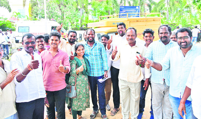 లక్కు.. కొందరికే1