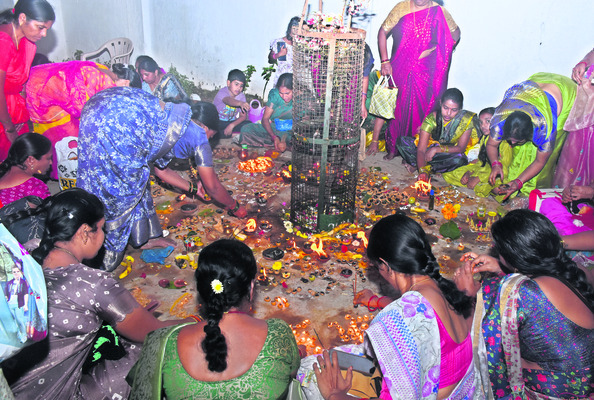 శివాలయాల్లో ప్రత్యేక పూజలు 1