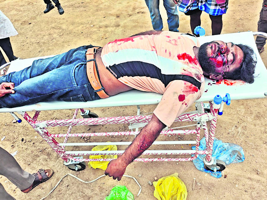 రోడ్డు ప్రమాదంలో  యువకుడి మృతి
2