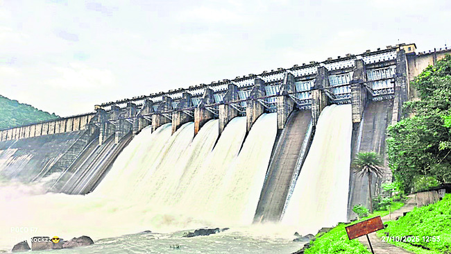 జలాశయాల గేట్లు ఎత్తివేత2