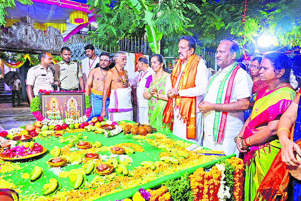 ముక్కంటి క్షేత్రం.. భక్త జనసంద్రం 1