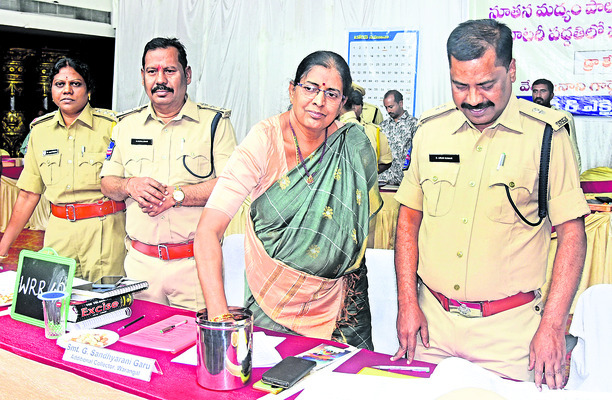 మద్యం లాటరీ ప్రక్రియ విజయవంతం 1