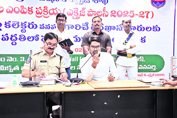 అన్ని దుకాణాలు సిండికేట్లకే.. 1