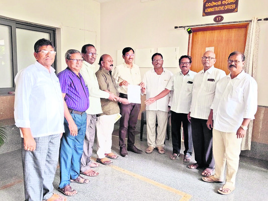‘విశ్రాంత ఉద్యోగుల మరణాలు ప్రభుత్వ హత్యలే..’ 1