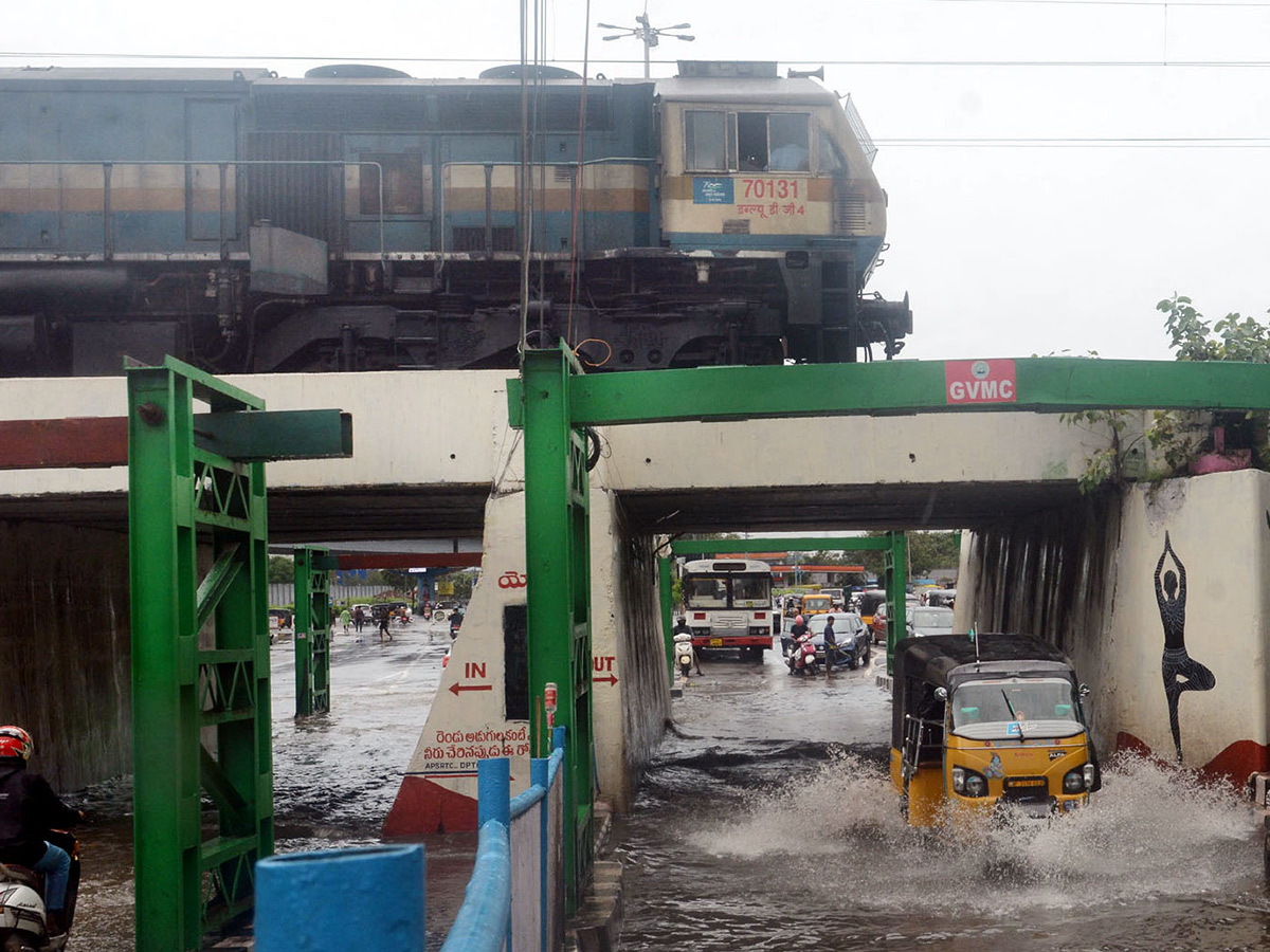 Cyclone Montha : Heavy Rainfall in Visakhapatnam Photos11