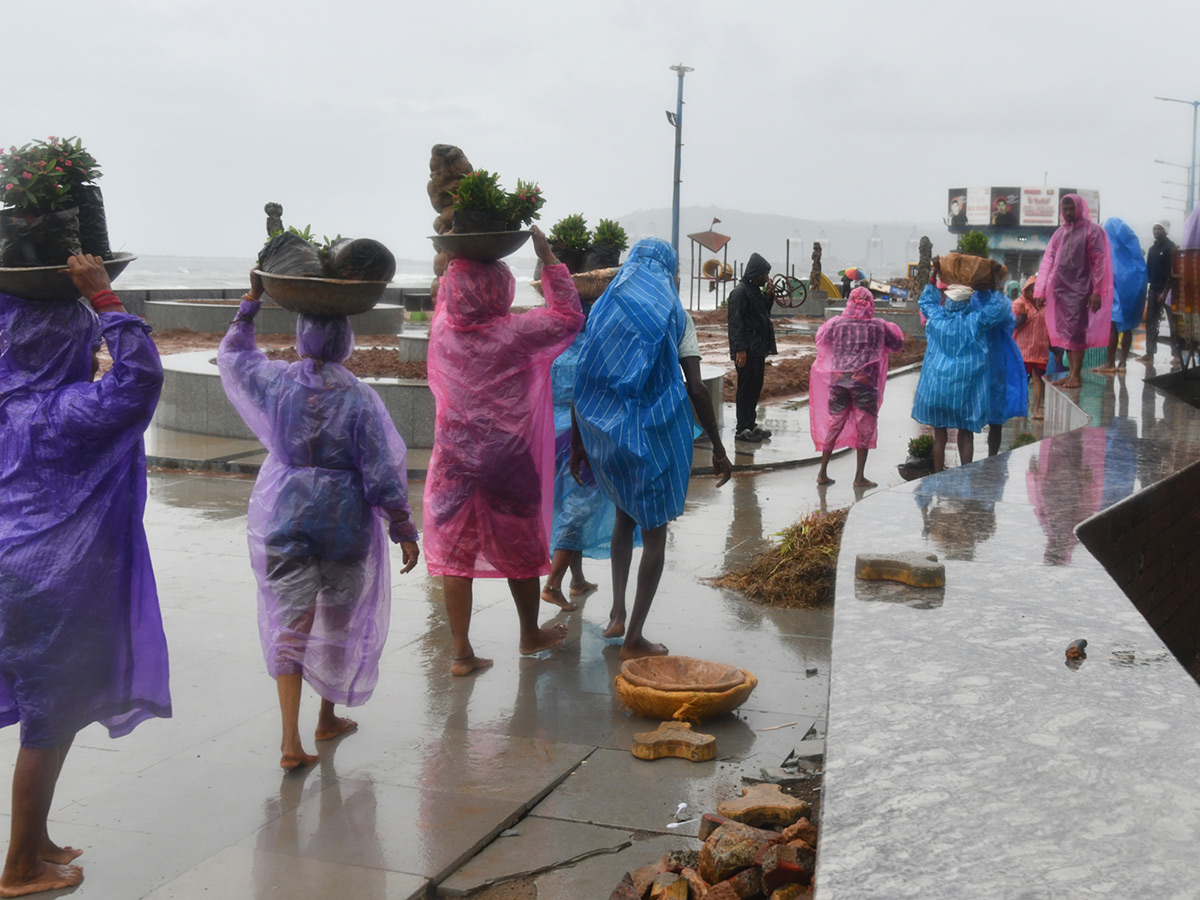 Cyclone Montha : Heavy Rainfall in Visakhapatnam Photos17