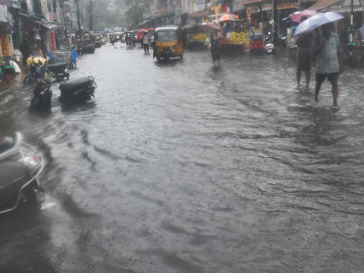 Cyclone Montha : Heavy Rainfall in Visakhapatnam Photos20