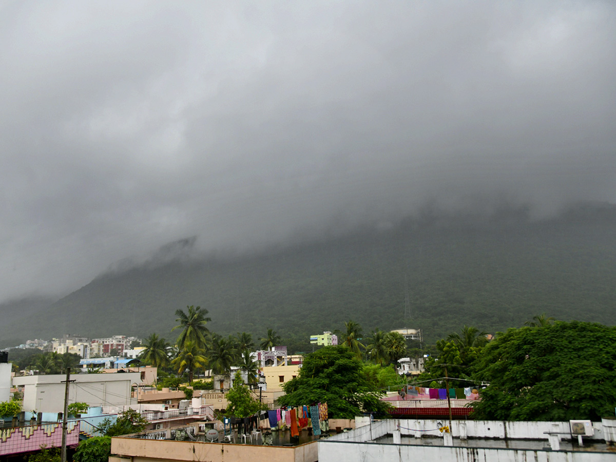 Cyclone Montha : Heavy Rainfall in Visakhapatnam Photos22