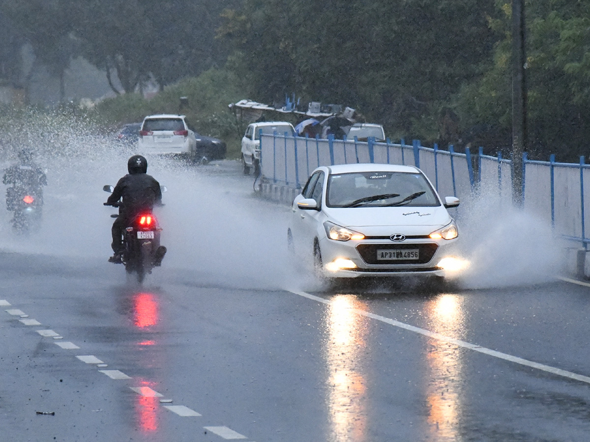 Cyclone Montha : Heavy Rainfall in Visakhapatnam Photos25