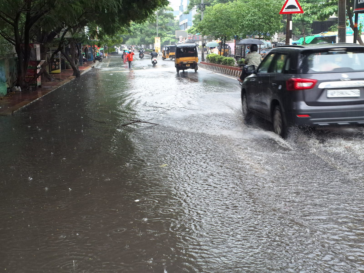 Cyclone Montha : Heavy Rainfall in Visakhapatnam Photos27
