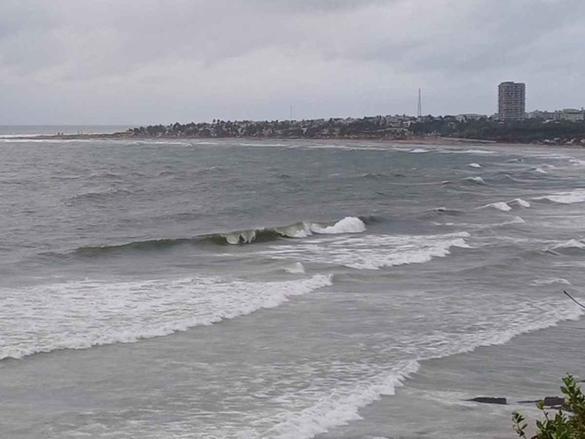 Cyclone Montha : Heavy Rainfall in Visakhapatnam Photos31