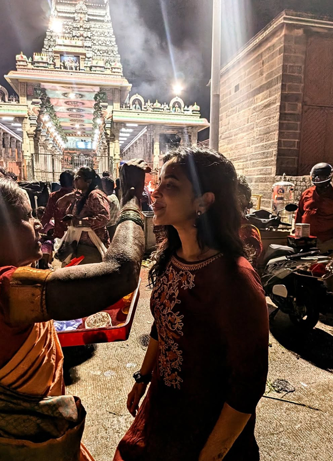 Telugu heroine komalee prasad Arunachalam trip (photos)2
