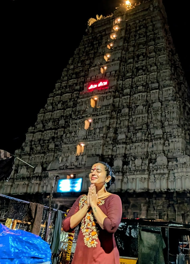 Telugu heroine komalee prasad Arunachalam trip (photos)12