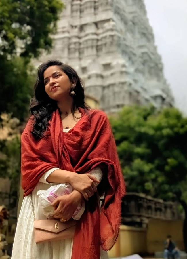 Telugu heroine komalee prasad Arunachalam trip (photos)14
