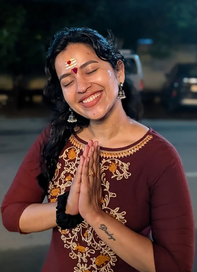 Telugu heroine komalee prasad Arunachalam trip (photos)3
