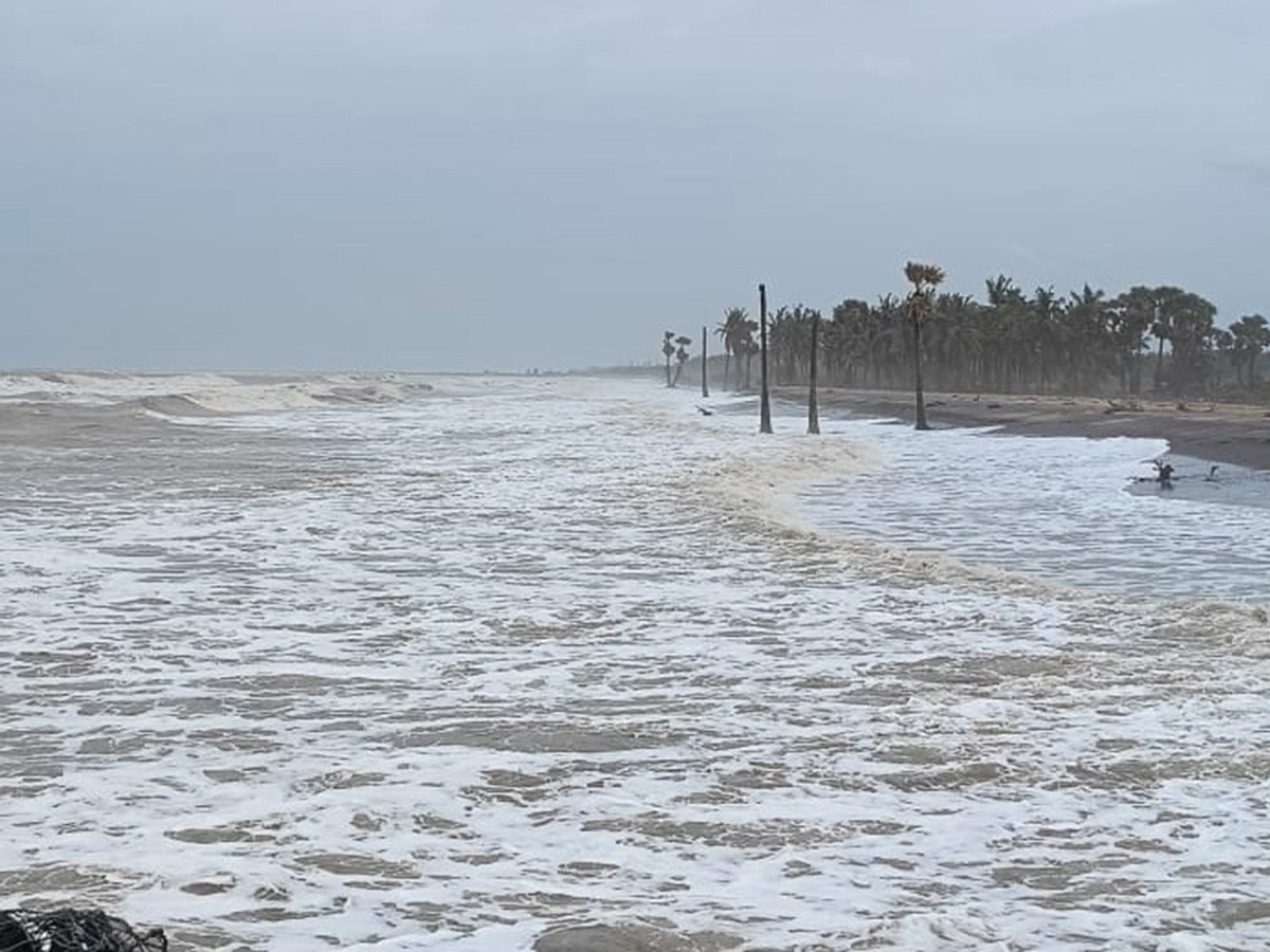 Montha Cyclone : Dangerous Situation at Uppada Beach Road Kakinada11