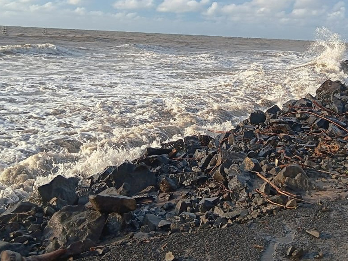 Montha Cyclone : Dangerous Situation at Uppada Beach Road Kakinada12