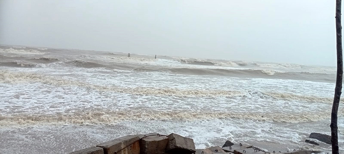 Montha Cyclone : Dangerous Situation at Uppada Beach Road Kakinada13
