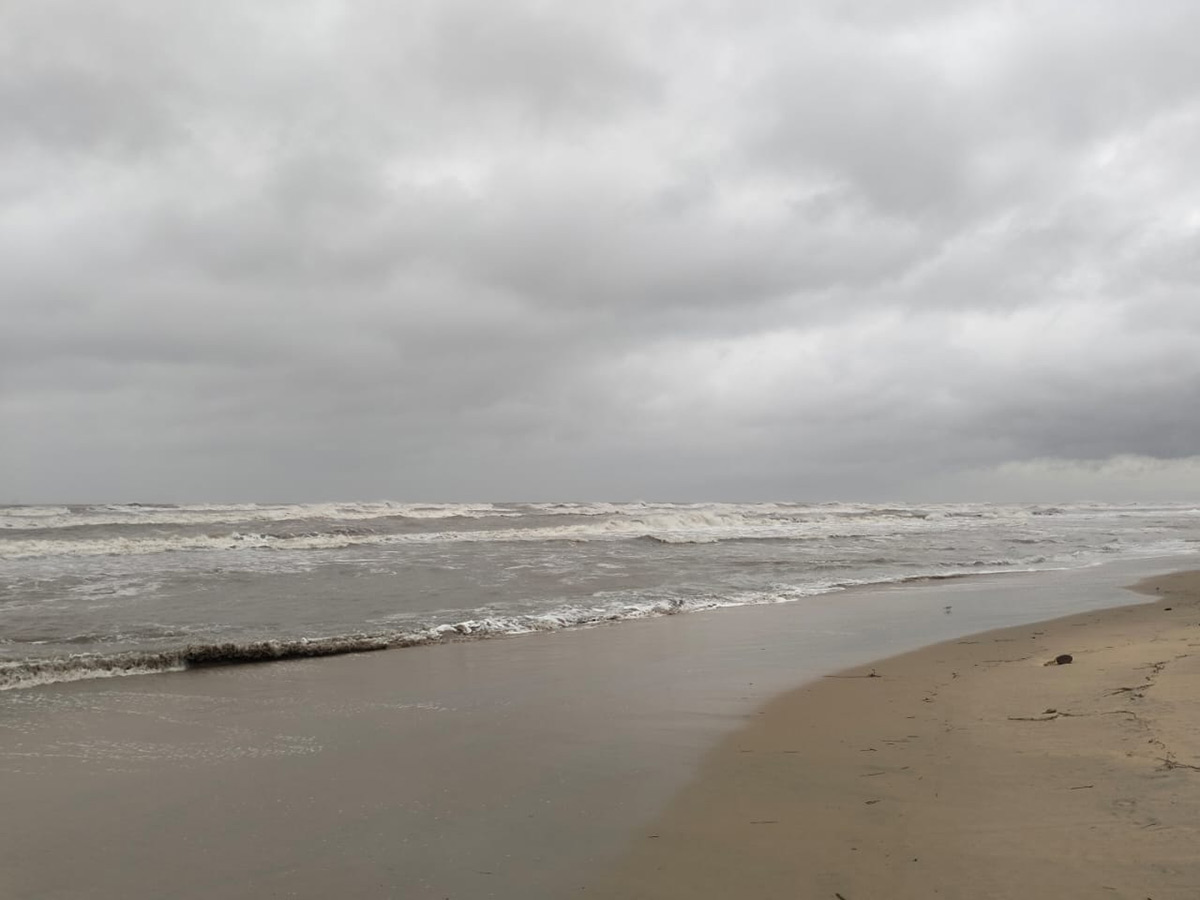 Montha Cyclone : Dangerous Situation at Uppada Beach Road Kakinada14