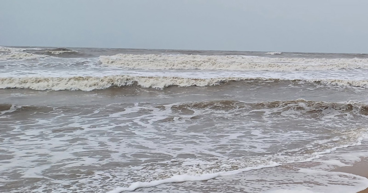 Montha Cyclone : Dangerous Situation at Uppada Beach Road Kakinada16
